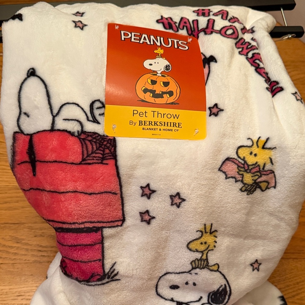 Peanuts Blanket - Very Sift Halloween Theme Throw Blanket! NEW!